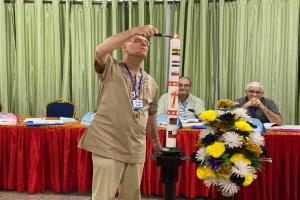 Bro. Wim Luiten light the candle